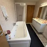 Family With Jacuzzi And Fireplace Сasa de vacaciones *