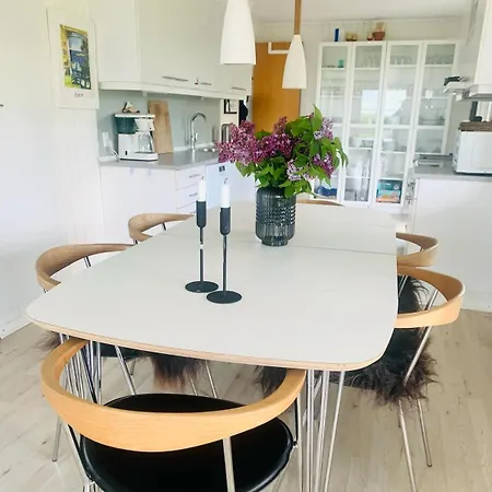 Family With Jacuzzi And Fireplace *