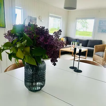 Family With Jacuzzi And Fireplace *