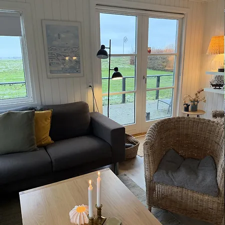 Family With Jacuzzi And Fireplace *