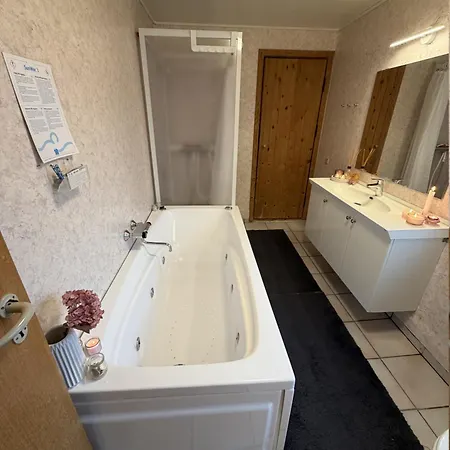 Family With Jacuzzi And Fireplace 度假居 *