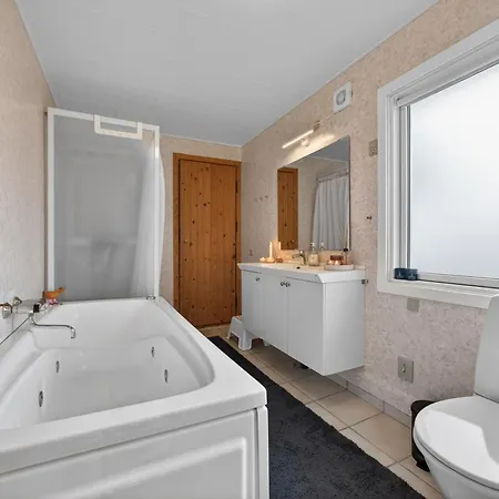 Family With Jacuzzi And Fireplace