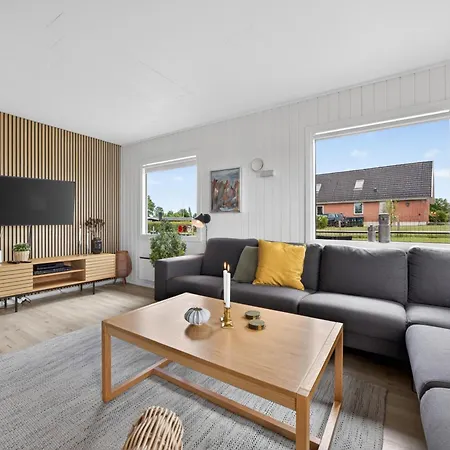 Family With Jacuzzi And Fireplace Hejls