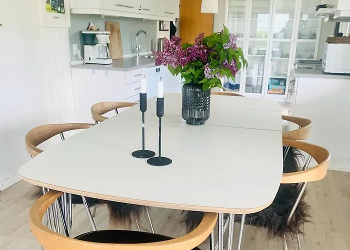 Family With Jacuzzi And Fireplace *