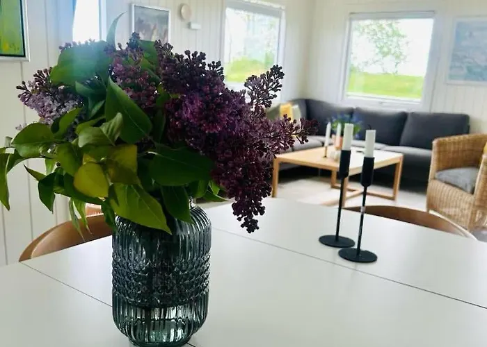 Family With Jacuzzi And Fireplace *