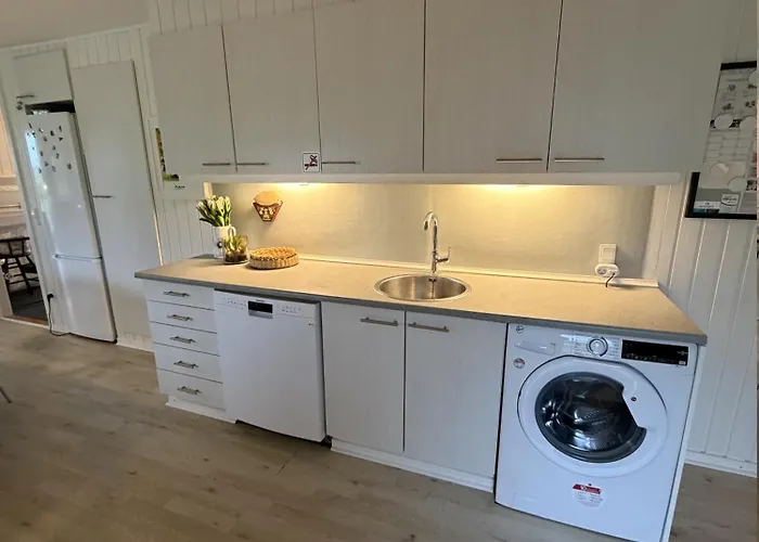 Family With Jacuzzi And Fireplace *