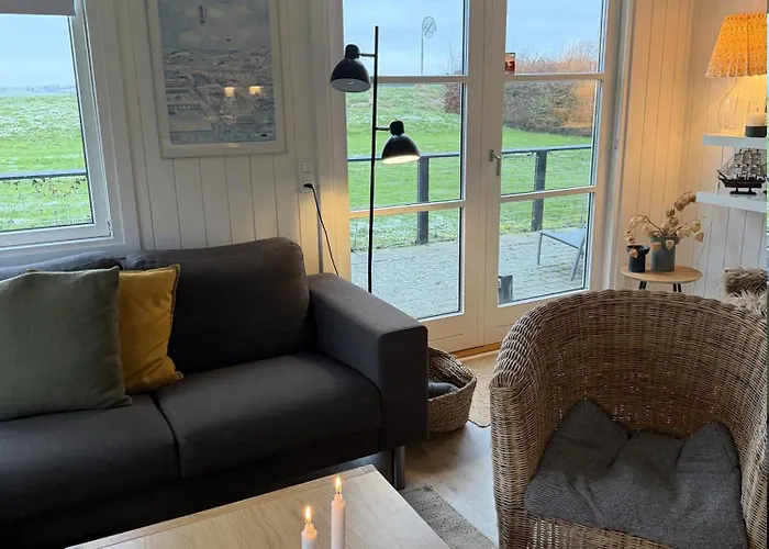 Family With Jacuzzi And Fireplace *