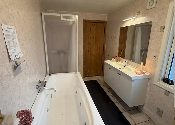 Family With Jacuzzi And Fireplace